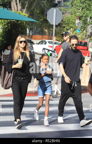 Heidi Klum Einkaufen mit ihrem Freund Tom Kaulitz und ihre vier Kinder mit: Heidi Klum, Tom Kaulitz, Lou Samuel Wo: West Hollywood, California, United States Wenn: 28 Oktober 2018 Quelle: WENN.com Stockfoto