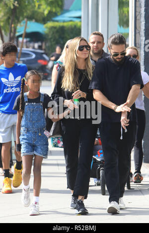 Heidi Klum Einkaufen mit ihrem Freund Tom Kaulitz und ihre vier Kinder mit: Heidi Klum, Tom Kaulitz, Henry Samuel, Johan Samuel, Lou Samuel Wo: West Hollywood, California, United States Wenn: 28 Oktober 2018 Quelle: WENN.com Stockfoto