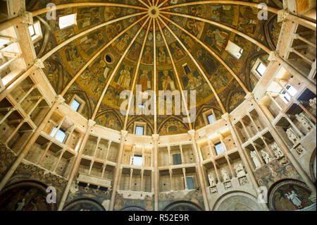 Italien, Emilia Romagna, Parma, taufkapelle von Benedetto Antelami Ordnungen der Übergang von der Römischen zur Gotik. Dome, Vault Stockfoto