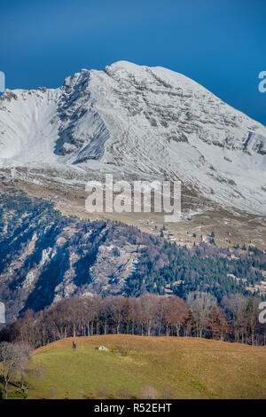 Mount arera mit dem ersten Schnee im Herbst Stockfoto