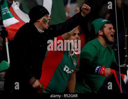 Moskau, Russland - 28. NOVEMBER: FC Lokomotiv Moskau Unterstützer ein Ziel während der Gruppe D Spiel der UEFA Champions League zwischen FC Lokomotiv Moskau und Galatasaray bei Lokomotiv Stadion feiern am 28. November 2018 in Moskau, Russland. (MB) Stockfoto