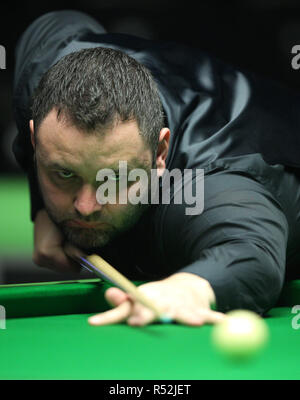 Stephen Maguire während seinem Match gegen Simon Lichtenberg bei Tag drei der Betway UK Championship am York Barbican. Stockfoto