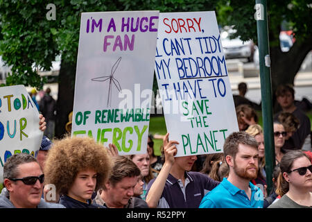 Etwa 1000 Schüler versammelten sich heute am 29. November 2018 vor dem Parlament in Hobart, Tasmanien zu fordern staatliche Maßnahmen auf die globale Erwärmung und den Klimawandel. Stockfoto