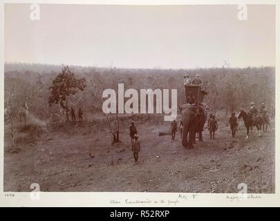Ihre Exzellenzen (Lord und Lady Curzon) im Dschungel [Jagdszene in der Nähe von Warangal Nekonda, Bezirk, Hyderabad]. Curzon Sammlung: Ouvenir von den Besuch von Lord Curzon von Kedleston Vizekönig von Indien zu S.H. des Nizam Herrschaften April 1902'. 2-12 26.04.1902. Foto. Quelle: Foto 430/33 (18). Sprache: Englisch. Autor: Dayal, Deen. Stockfoto