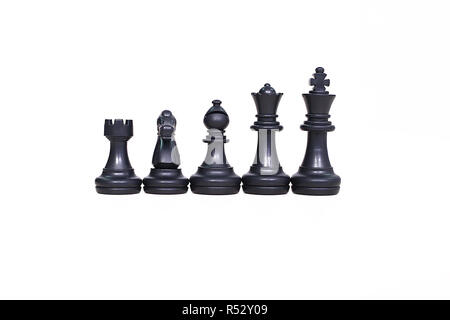 Schwarz schach Schachfiguren auf dem weißen Hintergrund. Stockfoto