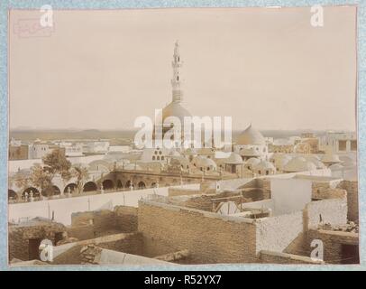 Die Haram in Medina. Album von "Ansichten von Mekka und Medina". Von den Fotografen Veröffentlicht: Delhi [Octr. 15, 1907.]. Maroon Viertel - Leder album, 457 x 384 mm, mit Prints in Fenster Halterungen mit handschriftlichen Arabisch Untertitel. Auf der Rückseite jeder Print ist eine typografische Beschreibung in englischer Sprache, in der es heißt: 'H.A. Mirza & Söhne, Fotografen. [.... [Caption] .... mit einer kurzen Beschreibung.] Ein Blatt. Von den Fotografen Veröffentlicht: Delhi [Octr. 15, 1907.] 14 x 18° Litho. 1. Auflage. Preis, R.1, ein 4'. Das Album enthält historische und architektonische Blick aus Saudi Arabien. Quelle: Foto 174 / (2). Stockfoto