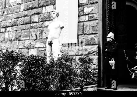 Florenz, Italien - 13. März 2012: Statue vor der Uffizien auf der Piazza della Signoria. Stockfoto