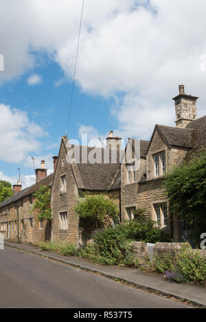 Wohnimmobilien im Dorf Sandford St Martin, West Oxfordshire, England, Vereinigtes Königreich, Europa Stockfoto