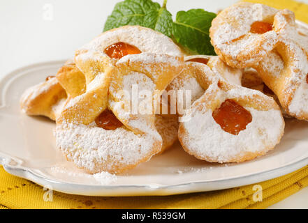 Aprikosenmarmelade gefüllt Cookies Stockfoto