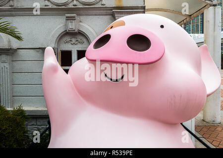 In der Nähe von McDull statue am Hong Kong Avenue der Komischen Sterne in Kowloon Park. Hong Kong, Tsim Sha Tsui, Januar 2018 Stockfoto