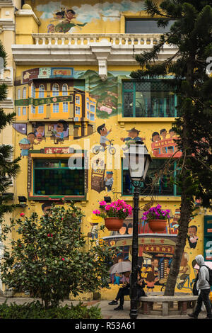 Ein farbenfrohes Gebäude in Taipa Village, eine traditionelle Portugiesische Viertel von Macau. Macau, Januar 2018 Stockfoto