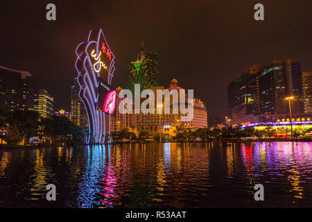 Nacht Stadtbild mit berühmten Kasinos in Macau, Das spielende Kapital von Asien. Macau, Januar 2018 Stockfoto