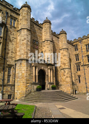 Eingang zum Bischof Bek Große Halle, Durham Castle, Durham, England, Großbritannien Stockfoto