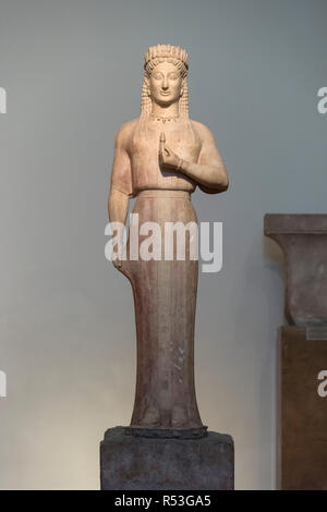 Athen. Griechenland. Die Kore Phrasikleia, archaische Griechische grabkunst Statue des Bildhauers Aristion von Paros, 550-540 BC. Nationales Archäologisches Museum von eine Stockfoto