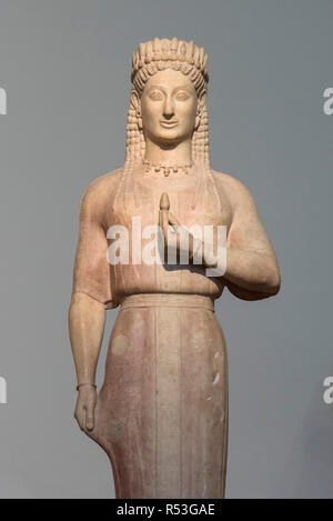 Athen. Griechenland. Die Kore Phrasikleia, archaische Griechische grabkunst Statue des Bildhauers Aristion von Paros, 550-540 BC. Nationales Archäologisches Museum von eine Stockfoto