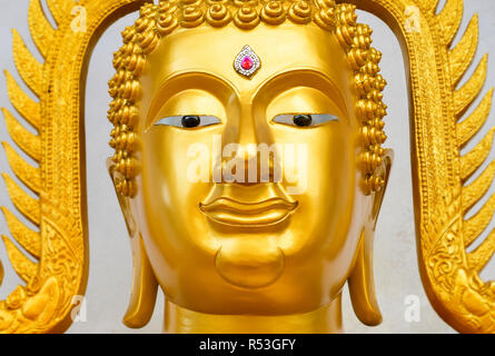 Buddha Statue an der Freien royalty öffentlichen Tempel in Chiang Mai Thailand. Stockfoto