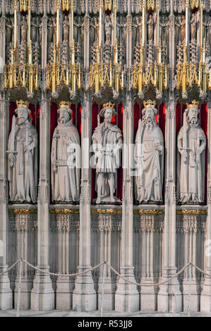 Die Könige Bildschirm Vorhang zwischen dem Kirchenschiff und der Chor in der Kathedrale von York Minster in England mit 15 Figuren der englischen Könige Stockfoto