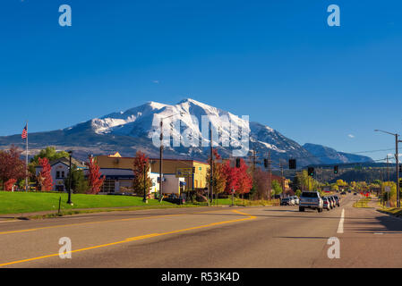 Stadt Carbondale mit Blick auf Mount Sopris in der Elk Berge Stockfoto