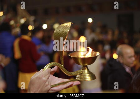 Die Ganga Aarti am Paramarth Niketan, Rishikesh Stockfoto