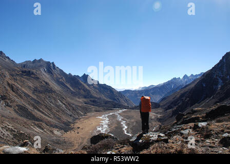 Einen hohen Berg Tal im östlichen Nepal Stockfoto