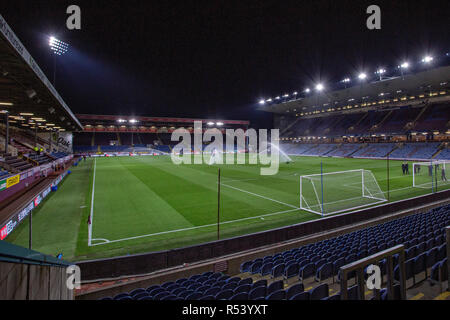 Burnley, Großbritannien. 26. November 2018. Einen allgemeinen Überblick über das Innere des Stadions vor der Premier League Match zwischen Burnley und Newcastle United im Turf Moor, Burnley am Montag, den 26. November 2018. (Credit: MI Nachrichten & Sport Ltd | Alamy Nachrichten) © MI Nachrichten & Sport | Alamy Stockfoto