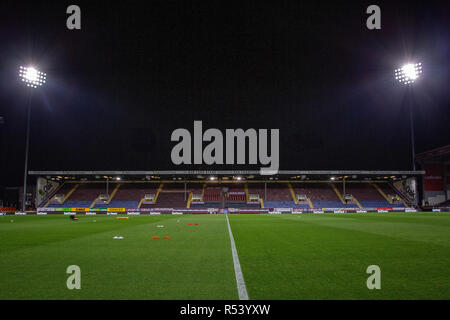 Burnley, Großbritannien. 26. November 2018. Einen allgemeinen Überblick über das Innere des Stadions vor der Premier League Match zwischen Burnley und Newcastle United im Turf Moor, Burnley am Montag, den 26. November 2018. (Credit: MI Nachrichten & Sport Ltd | Alamy Nachrichten) © MI Nachrichten & Sport | Alamy Stockfoto