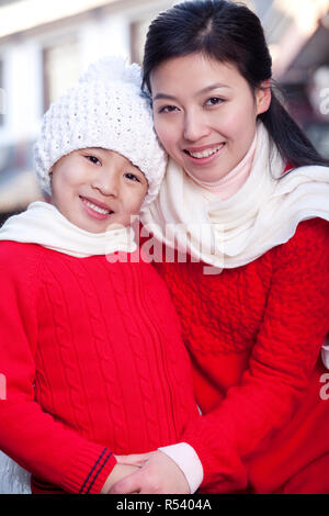 Bewegender Moment zwischen Vater und Sohn Stockfoto