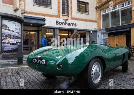 London, Großbritannien. 29. November 2018. Bonhams' Personal bewegen 1954 Arnolt-Bristol Bolide Roadster, eine von nur 130, in der Vorbereitung für eine Versteigerung von historischen und leistungsstarke Renn- und Straßenwagen. Zu den Highlights gehören ein Le Mans Klasse preisgekrönte Jaguar XJ220C angetrieben von David Coulthard (£ 2,200,000-2, 800.000), ein Lister Jaguar Knubbeligen (2,200,000-2 £ 800.000) und eine 1958 BMW 507 von seinem Entwerfer besessen, sowie Ferrari, Aston Martins, Bentleys, Porsches und Jaguare. Credit: Mark Kerrison/Alamy leben Nachrichten Stockfoto