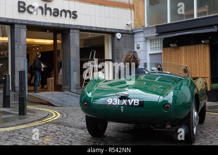 London, Großbritannien. 29. November 2018. Bonhams' Personal bewegen 1954 Arnolt-Bristol Bolide Roadster, eine von nur 130, in der Vorbereitung für eine Versteigerung von historischen und leistungsstarke Renn- und Straßenwagen. Zu den Highlights gehören ein Le Mans Klasse preisgekrönte Jaguar XJ220C angetrieben von David Coulthard (£ 2,200,000-2, 800.000), ein Lister Jaguar Knubbeligen (2,200,000-2 £ 800.000) und eine 1958 BMW 507 von seinem Entwerfer besessen, sowie Ferrari, Aston Martins, Bentleys, Porsches und Jaguare. Credit: Mark Kerrison/Alamy leben Nachrichten Stockfoto