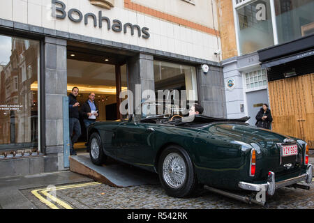 London, Großbritannien. 29. November 2018. Bonhams' Personal bewegen 1958 Aston Martin DB MkIII Drophead Coupé, einer von 85, die sich im Hinblick auf eine Versteigerung von historischen und leistungsstarke Renn- und Straßenwagen. Zu den Highlights gehören ein Le Mans Klasse preisgekrönte Jaguar XJ220C angetrieben von David Coulthard (£ 2,200,000-2, 800.000), ein Lister Jaguar Knubbeligen (2,200,000-2 £ 800.000) und eine 1958 BMW 507 von seinem Entwerfer besessen, sowie Ferrari, Aston Martins, Bentleys, Porsches und Jaguare. Credit: Mark Kerrison/Alamy leben Nachrichten Stockfoto