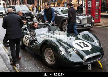 London, Großbritannien. 29. November 2018. Bonhams' Personal bewegen Ein 1959 Lister-Jaguar "KNORRIGEN" 3,8-Liter-Sports-Racing Two-Seater (£ 2,200,000-2, 800.000), einer der Höhepunkte mit einem gut dokumentierten Renngeschichte von einer Versteigerung von historischen und leistungsstarke Renn- und Straßenwagen. Weitere Highlights sind ein Le Mans Klasse preisgekrönte Jaguar XJ220C angetrieben von David Coulthard (£ 2,200,000-2, 800.000) und eine 1958 BMW 507 von seinem Entwerfer besessen, sowie Ferrari, Aston Martins, Bentleys, Porsches und Jaguare. Credit: Mark Kerrison/Alamy leben Nachrichten Stockfoto