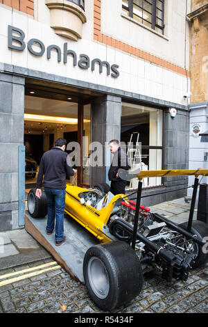 London, Großbritannien. 29. November 2018. Bonhams' Personal bewegen 1969 Cooper-Chevrolet T90 Formel A/5000 Racing Single-Seater - der letzte einsitzigen Rennwagen, die je von der legendären Cooper Car Company gebaut - in der Vorbereitung für eine Versteigerung von historischen und leistungsstarke Renn- und Straßenwagen. Zu den Highlights gehören ein Le Mans Klasse preisgekrönte Jaguar XJ220C angetrieben von David Coulthard (£ 2,200,000-2, 800.000), ein Lister Jaguar Knubbeligen (2,200,000-2 £ 800.000) und eine 1958 BMW 507 von seinem Entwerfer besessen, sowie Ferrari, Aston Martins, Bentleys, Porsches und Jaguare. Credit: Mark Kerrison/Alamy leben Nachrichten Stockfoto