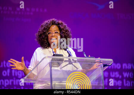 Soweto, Südafrika, 29. November 2018. Oprah Winfrey spricht auf "thunzi Sabafazi (Würde der Frauen), ein Ereignis Nelson Mandela's Legacy bei seinem 100. Geburtstag Jahr zu Ehren. Credit: Eva-Lotta Jansson/Alamy leben Nachrichten Stockfoto