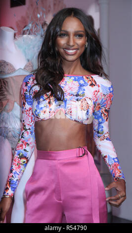 New York, USA. 29. Nov 2018. Jasmin Tookes auf Victoria's Secret Angels feiern Die 2018 Victoria's Secret Fashion Show im Victoria';s Secret Store 5th Avenue in New York. New York, USA. 29. Nov 2018. Credit: RW/MediaPunch Credit: MediaPunch Inc/Alamy leben Nachrichten Stockfoto