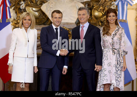 Buenos Aires, Argentinien. 29 Nov, 2018. Argentinische Präsident Mauricio Macri (2. R) trifft sich mit der französische Präsident Emmanuel Längestrich (2. L) in Buenos Aires, Argentinien, Nov. 29, 2018. Quelle: Martin Zabala/Xinhua/Alamy leben Nachrichten Stockfoto