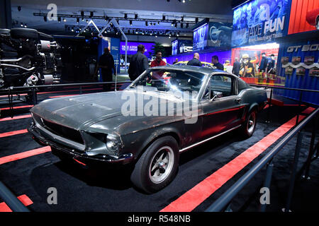 Die original Schauspieler Steve McQueens 1968 Mustang GT Fastback auf dem Display nur während der Tage im Jahr 2018 Los Angeles Auto Show media Tag Mittwoch 28.November 2018. Der Mustang ist hier die Einführung des neuen 2019 ''Bullitt: GT Mustang durch Ford. Foto von Gene Blevins/ZumaPress. Credit: Gene Blevins/ZUMA Draht/Alamy leben Nachrichten Stockfoto