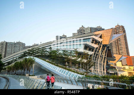 Hongkong, China. 7. Feb 2014. Allgemeine Ansicht von West Kowloon Railway Station von Außen. Die Hong Kong West Kowloon Railway Station ist eine internationale High Speed Rail Terminal im Oktober 2018 eröffnete die High Speed Rail Services mit dem chinesischen Festland. Credit: Alvin Chan/SOPA Images/ZUMA Draht/Alamy leben Nachrichten Stockfoto