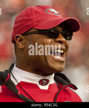 San Francisco, Kalifornien, USA. 12 Dez, 2010. 49er Head Coach Mike Singletary am Sonntag, 12 Dezember, 2010 um Candlestick Park, San Francisco, Kalifornien. Die 49ers besiegten die Seahawks 40-21. Credit: Al Golub/ZUMA Draht/Alamy leben Nachrichten Stockfoto