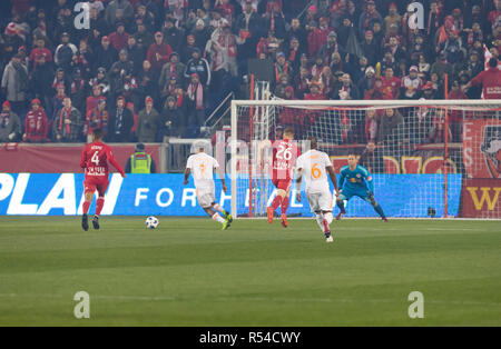 Harrison, NJ - 29. November 2018: Josef Martinez (7) Atlanta United controls Kugel während 2 Bein MLS Cup Eastern Conference Finale gegen Red Bulls bei Red Bull Arena United gewann 3 - 1 auf agregate Credit: Lev radin/Alamy leben Nachrichten Stockfoto