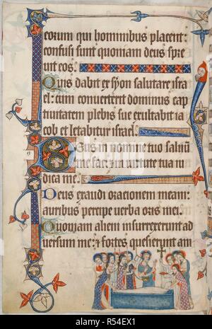 Psalm 53; Beerdigung der Jungfrau. Luttrell Psalter. England [East Anglia]; ca. 1325-1335. [Ganze folio] Ende von Psalm 52. Psalm 53, beginnend mit verzierten erste 'D'. Grenze Dekoration. In der unteren Marge, die Beerdigung der Jungfrau. Ihr Körper, drapiert in einem weißen Leichentuch, in einem blauen Grab von zwei Apostel gelegt wird. Drei Apostel stand auf dem Kopf, mit Kreuz, Kerze, und Asperge, und sieben am Fuß, mit Napf, Buch und vier Kerzen. Christus steht in der Mitte, zwischen den beiden Gruppen, die den Segen. Vier der Apostel tragen diapered copes Bild von Luttrell Psalter entnommen. Original Stockfoto