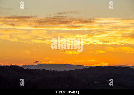 Dawn von Todd Crag, Loughrigg, über Ambleside im Lake District, England. Stockfoto