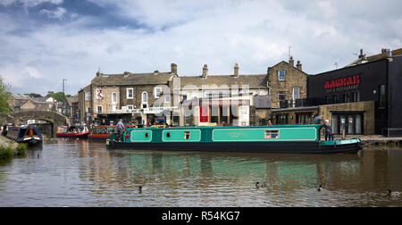 SKIPTON, North Yorkshire, England, UK. 31. Mai 2018. Barkassen und Sportboote sammeln am Leeds und Liverpool Canal im Zentrum von Skipton Stockfoto