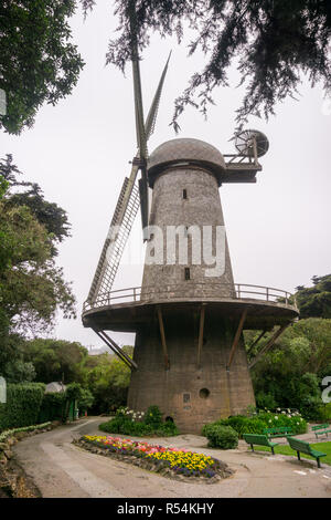 Mühle historisch verwendet für das Pumpen von Wasser für die Bewässerung der Golden Gate Park, San Francisco, Kalifornien Stockfoto