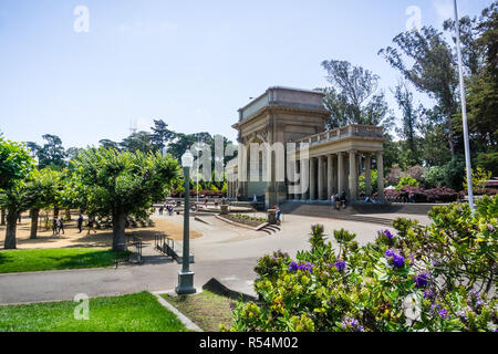 Juli 20, 2018 San Francisco/CA/USA - Landschaft im Arboretum und Musik Concourse Bereich der Golden Gate Park Stockfoto