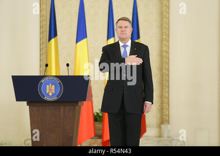 Bukarest, Rumänien - November 29, 2018: Der rumänische Präsident Klaus Werner 26,13 Teil nimmt an einer Zeremonie an der Cotroceni. Stockfoto