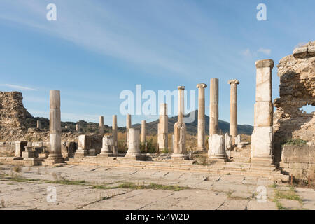 Die antike Stätte von Magnesia am Mäander, liegt 19 km von Ephesus und 24 km von Milet, liegt an einer großen Straße, die Kürzungen durch die Website. Magnesia Stockfoto