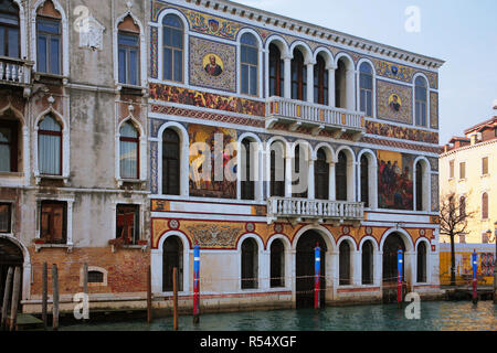 Palazzo Barbarigo, Dorsoduro, auf dem Canal Grande, Venedig, Italien: mit der erstaunlichen Mosaik arbeiten Stockfoto