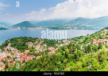 Luftaufnahme von Laveno, Lombardei, Italien, am Rande des Lago Maggiore. Stockfoto