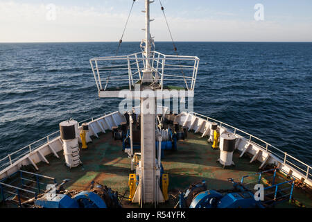 Farbbild des einige Antennen auf dem Deck ein Passagierschiff. Stockfoto