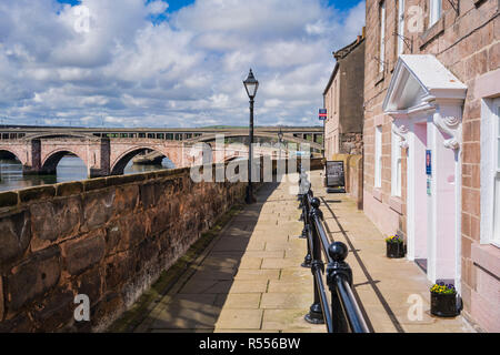 Auf der Suche nach Berwick alte Brücke, über Tweed, Fluss Tweed, North Northumberland, England, Großbritannien Stockfoto